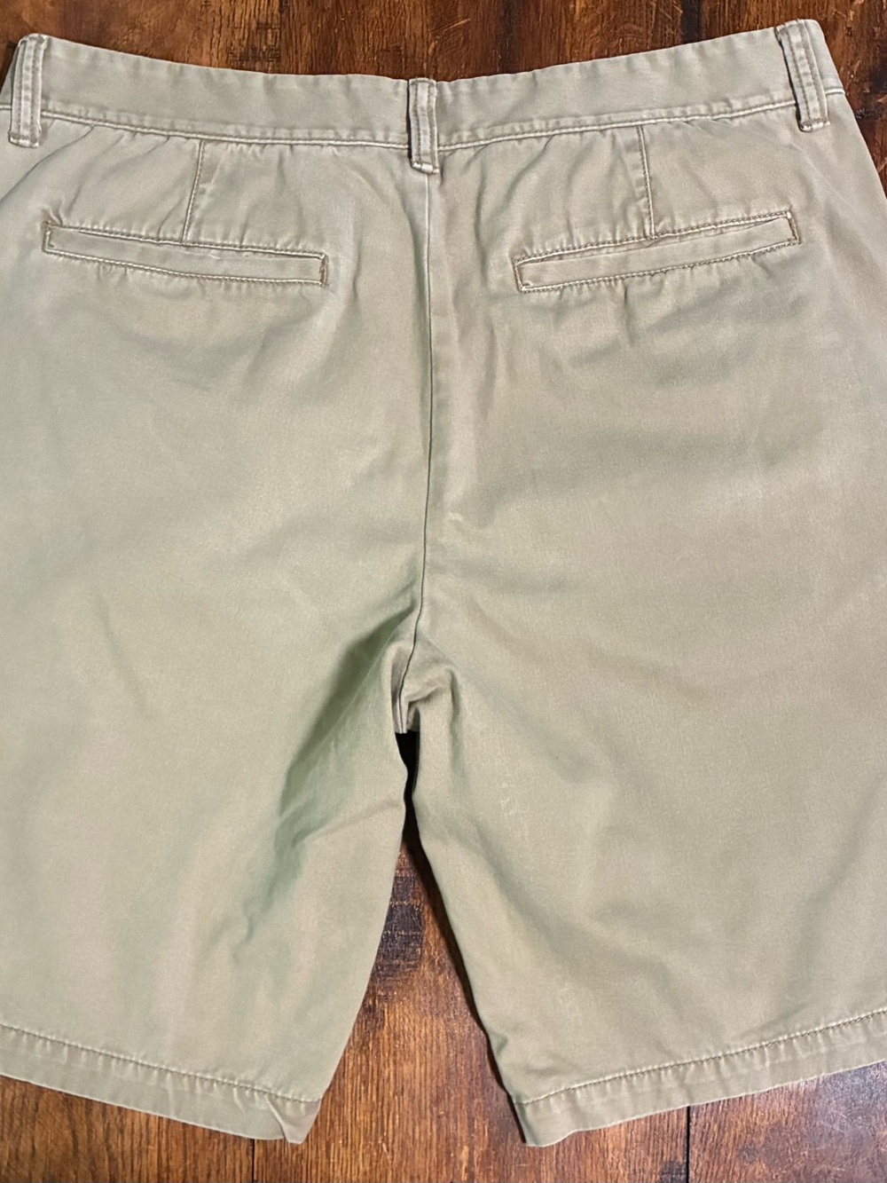 Old Navy Men’s Light Khaki Flat-Front Shorts - Picture 2 of 5